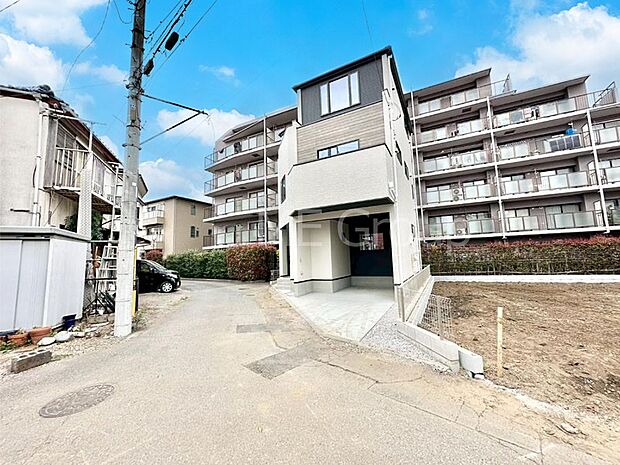 【前面道路含む現地写真】前面道路はきちんと整備されています  