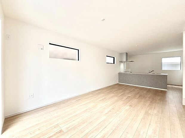 【リビングダイニング】落ち着いた雰囲気のLDKは家族みんなの快適空間