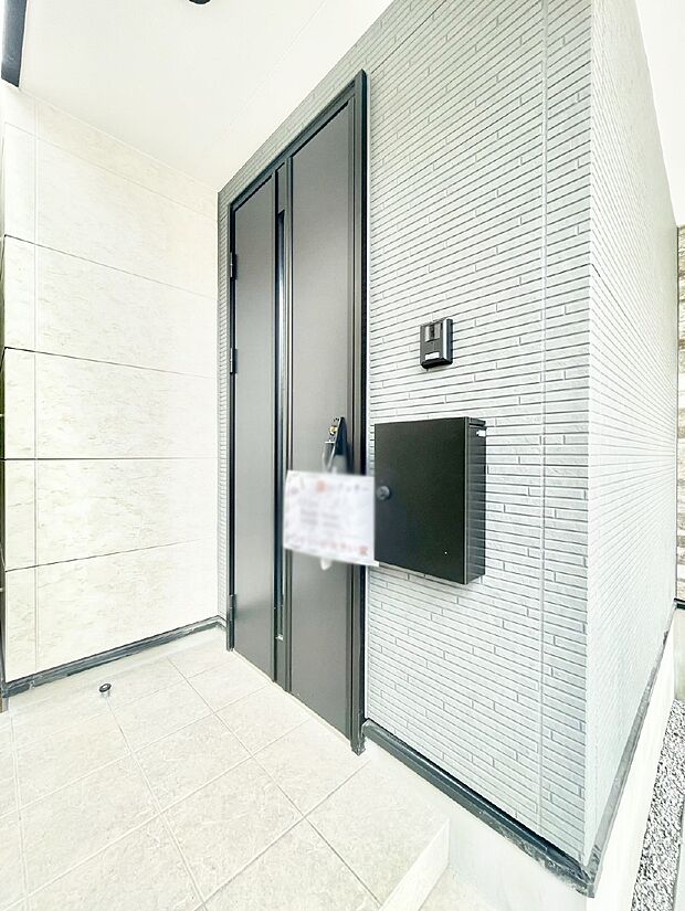 【玄関】大切な家族、来客を出迎える玄関。