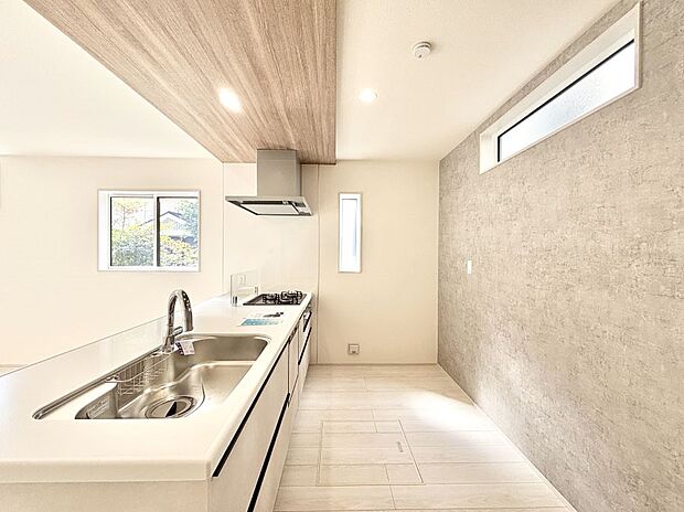 【キッチン】ゆとりあるキッチンではご家族と楽しくお料理ができます。