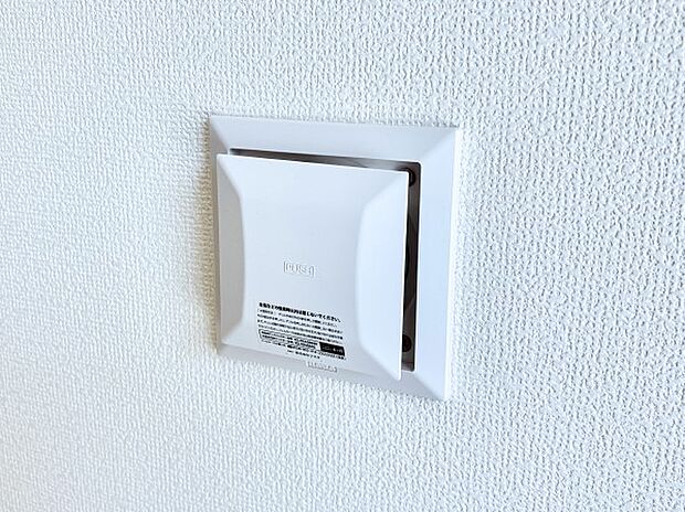 【冷暖房・空調設備(24時間換気システム)】新鮮な空気をお部屋に取り込んで停滞していた「悪い空気」を追い出して健康的な毎日を送りましょう。