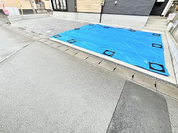 【駐車場】2台（車種による）駐車可！ご家族みんなの自転車も置ける広々カースペース。