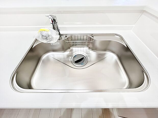 【その他設備(浄水器)】いつでも清潔なおいしいお水を。一つの水栓で水道水と浄水を使い分け。