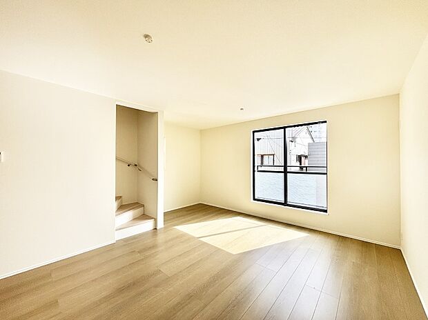 【ダイニング】家族の笑顔が自然と生まれてくる、そんな雰囲気のダイニングに仕上がっています