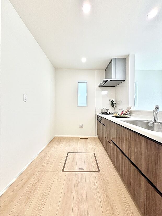 【キッチン】ゆとりあるキッチンではご家族と楽しくお料理ができます。