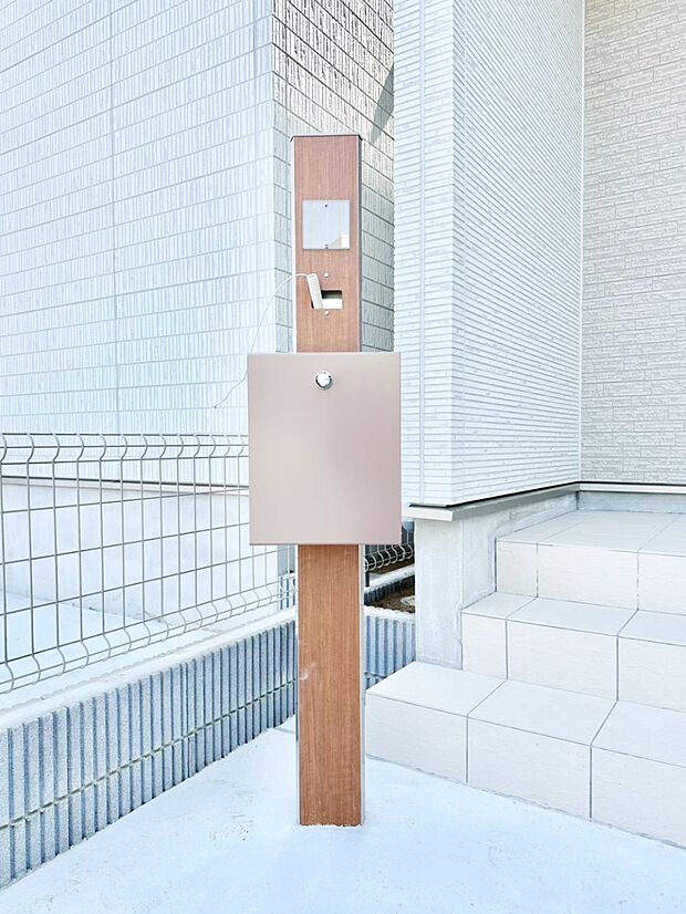 【その他現地】シンプルなデザインのポスト