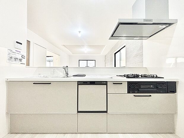 【キッチン】毎日使うキッチンだから、使いやすさ＆お手入れのしやすさにこだわりました。 