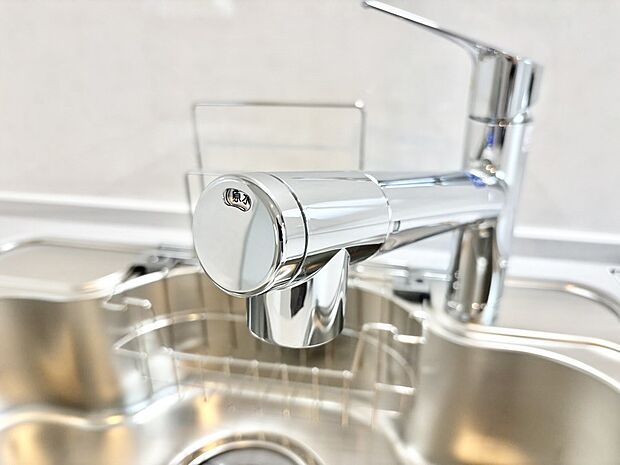 【その他設備(浄水器)】いつでも清潔なおいしいお水を。一つの水栓で水道水と浄水を使い分け。