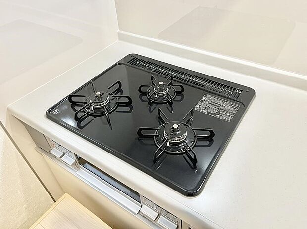 【その他設備(3口コンロ)】三口ガスコンロでお料理が一気にはかどりそう