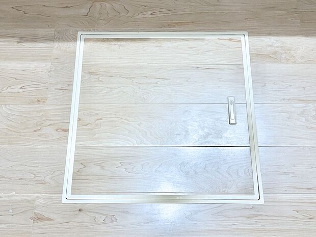 【その他設備(床下収納)】床下収納付き！日用品・非常用品の収納にも大活躍。