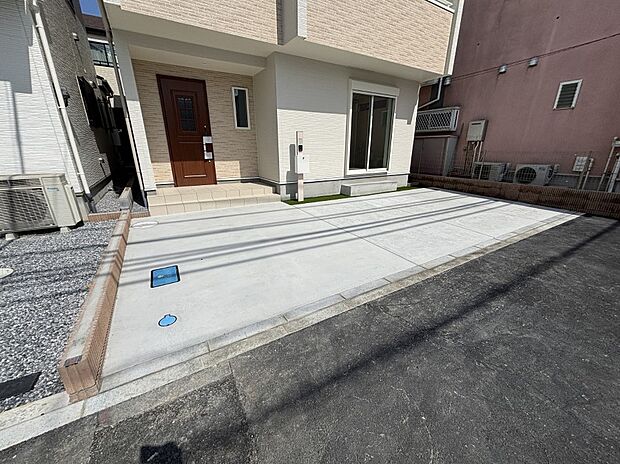 【駐車場】駐車2台可能！急なお客様の駐車に。また、ご家族の自転車スペースとしても大活躍。