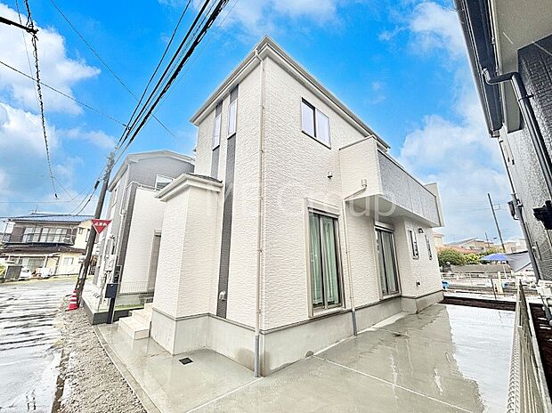 【現地外観写真】洗練された外観、上質な住空間が広がる室内は永く安心して過ごせる住居です。