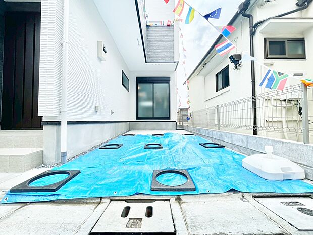 【駐車場】目の前が駐車場だと雨の日も大量にお買い物をした時も便利ですね