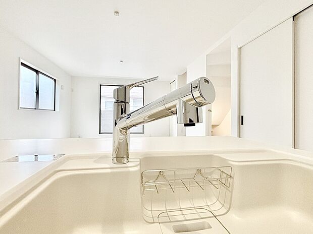 【その他設備(浄水器)】いつでも清潔なおいしいお水を。一つの水栓で水道水と浄水を使い分け。