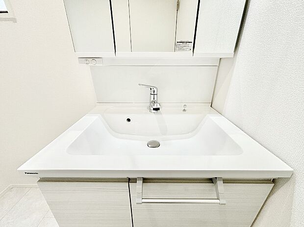 【その他設備(シャワー水栓)】ハンドシャワー付き!使いやすい洗面台。