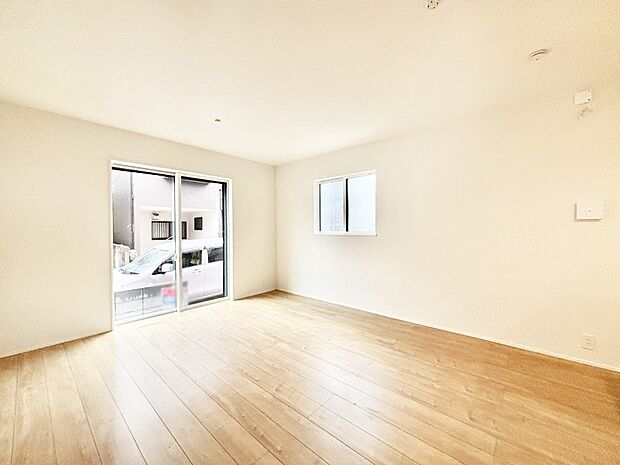 【ダイニング】家族の笑顔が自然と生まれてくる、そんな雰囲気のダイニングに仕上がっています 