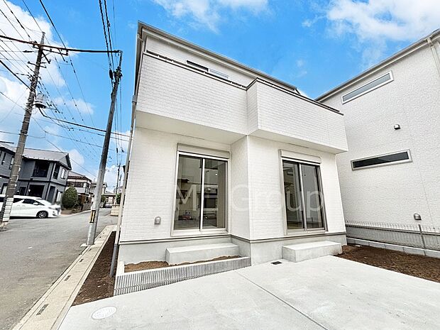 【現地外観写真】洗練された外観、上質な住空間が広がる室内は永く安心して過ごせる住居です。