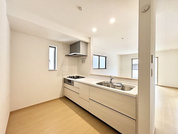 【キッチン】ゆとりあるキッチンではご家族と楽しくお料理ができます。