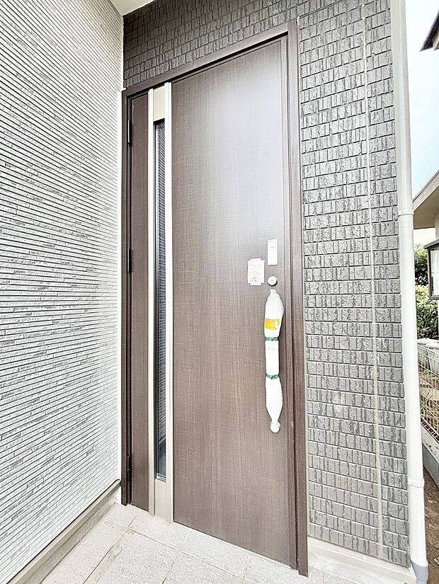 【玄関】大切な家族、来客を出迎える玄関。