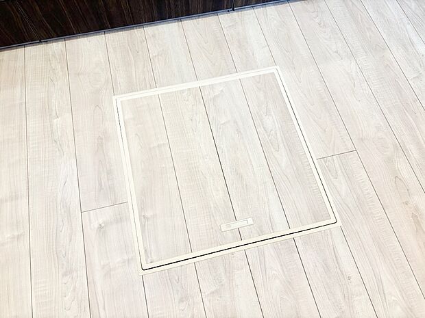 【その他設備(床下収納)】床下収納付き!日用品・非常用品の収納にも大活躍。