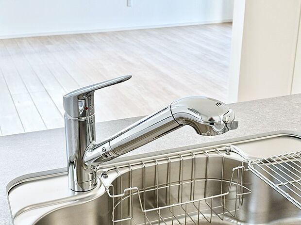 【その他設備(浄水器)】いつでも清潔なおいしいお水を。一つの水栓で水道水と浄水を使い分け。