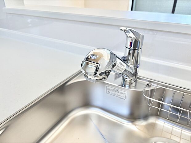 【その他設備(浄水器)】いつでも清潔なおいしいお水を。一つの水栓で水道水と浄水を使い分け。