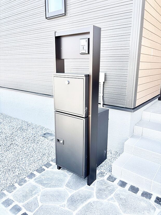 【その他現地】表札・インターホン・ポストをひとつに集約