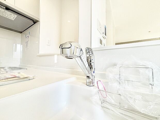 【その他設備(浄水器)】いつでも清潔なおいしいお水を。一つの水栓で水道水と浄水を使い分け。