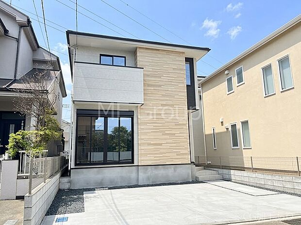 【現地外観写真】たっぷりの陽光と心地よい風が舞い込む住まい