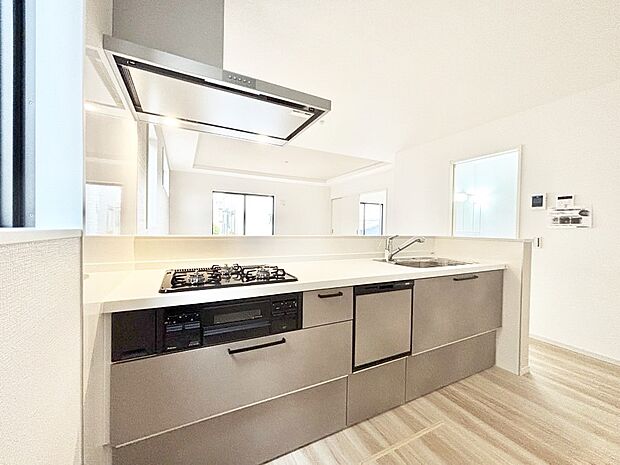 【ダイニングキッチン】カウンター越しにお話しをしながら毎日のお料理をもっと楽しく