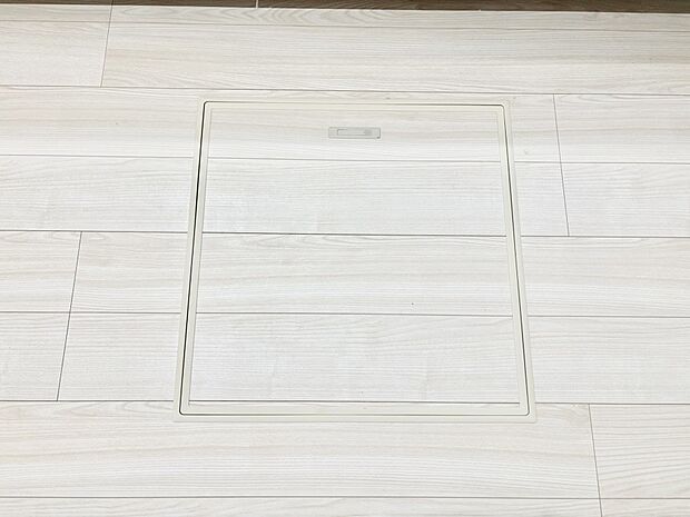 【その他設備(床下収納)】床下収納付き!日用品・非常用品の収納にも大活躍。