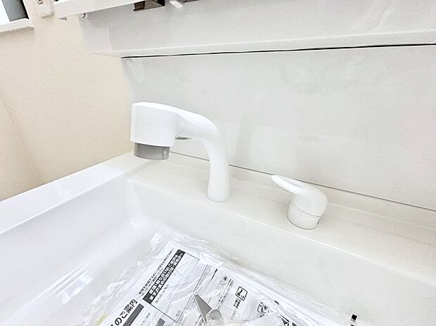 【その他設備(ハンドシャワー水栓)】ハンドシャワー付き!使いやすい洗面台。