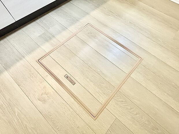 【その他設備(床下収納)】床下収納付き!日用品・非常用品の収納にも大活躍。