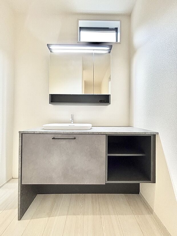 【洗面台・洗面所】清潔感のある快適空間です。毎日の身支度も気持ち良くお使い頂けます。