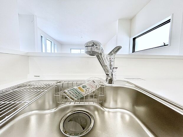 【その他設備(浄水器)】いつでも清潔なおいしいお水を。一つの水栓で水道水と浄水を使い分け。