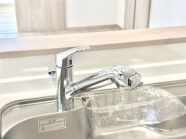 【その他設備(浄水器)】いつでも清潔なおいしいお水を。一つの水栓で水道水と浄水を使い分け。