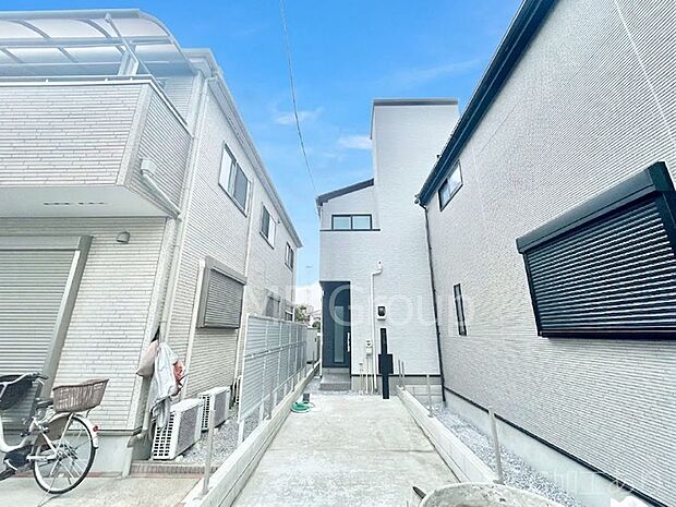 【現地外観写真】洗練された外観、上質な住空間が広がる室内は永く安心して過ごせる住居です。