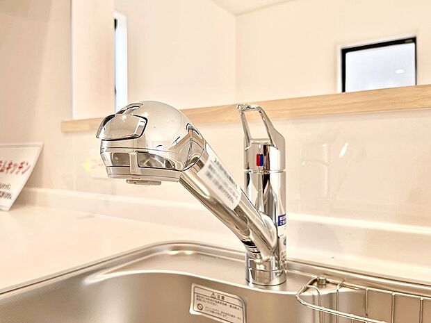 【その他設備(浄水器)】いつでも清潔なおいしいお水を。一つの水栓で水道水と浄水を使い分け。