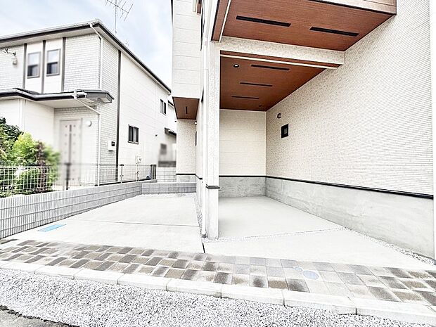 【駐車場】目の前が駐車場だと雨の日も大量にお買い物をした時も便利ですね