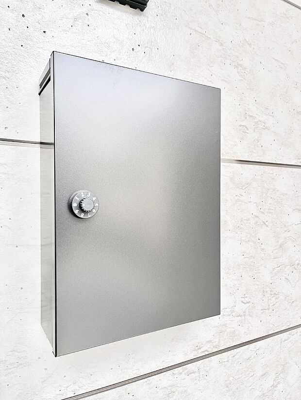 【その他現地】シンプルなデザインのポスト