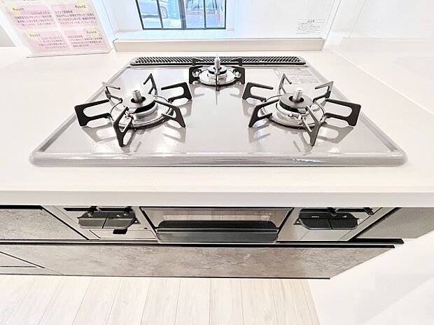 【その他設備(ガスコンロ)】三口ガスコンロでお料理が一気にはかどりそう  