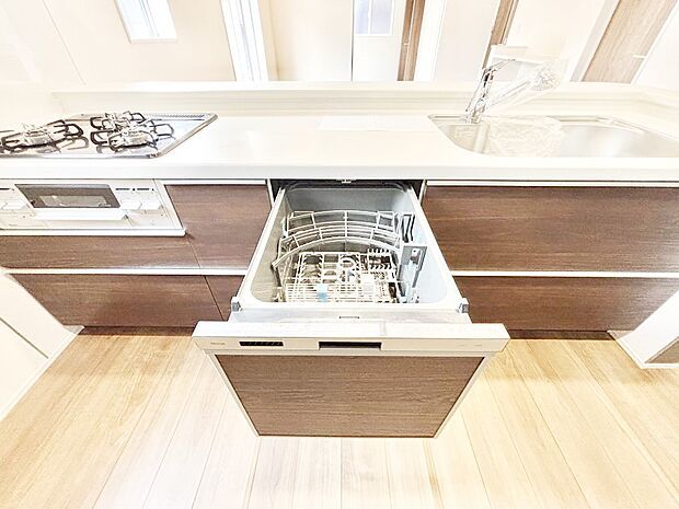 【その他設備(食洗機)】面倒なお片づけは食洗機にお任せ！家事の負担が減って、時間にも気持ちにもゆとりができます。