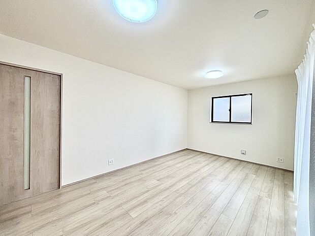 【リビングダイニング】落ち着いた雰囲気のＬＤＫは家族みんなの快適空間  