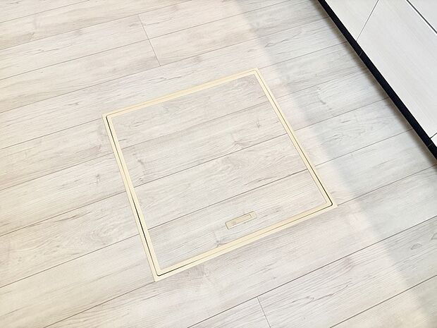 【その他設備(床下収納)】床下収納付き！日用品・非常用品の収納にも大活躍。