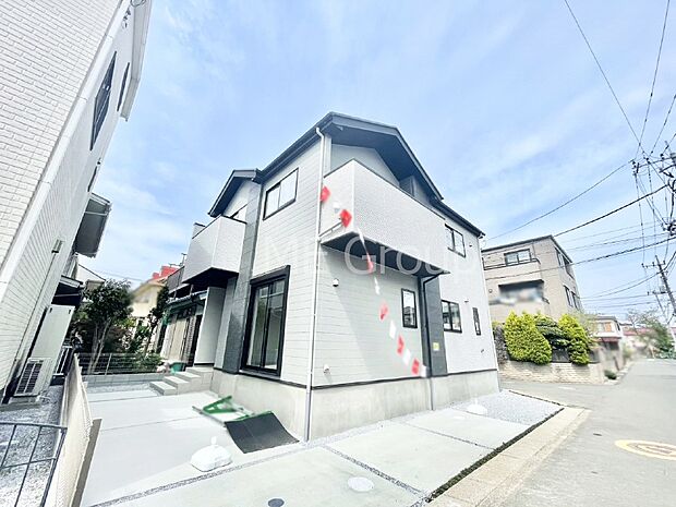 【現地外観写真】洗練された外観、上質な住空間が広がる室内は永く安心して過ごせる住居です。