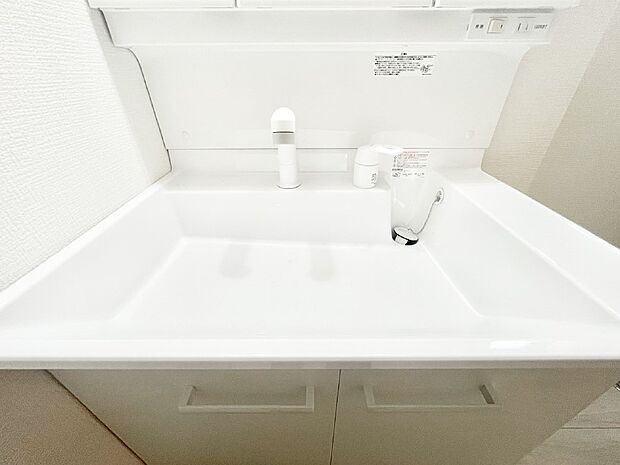 【その他設備(ハンドシャワー水栓)】ハンドシャワー付き!使いやすい洗面台。