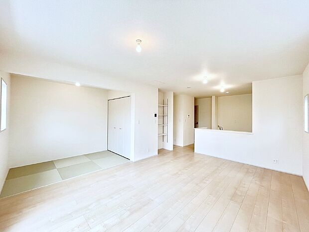 【ダイニング】家族の笑顔が自然と生まれてくる、そんな雰囲気のダイニングに仕上がっています。