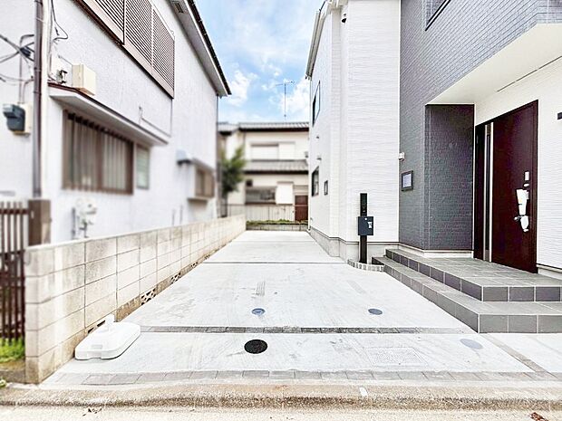 【駐車場】目の前が駐車場だと雨の日も大量にお買い物をした時も便利ですね