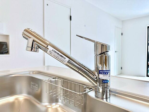 【その他設備(浄水器)】いつでも清潔なおいしいお水を。一つの水栓で水道水と浄水を使い分け。