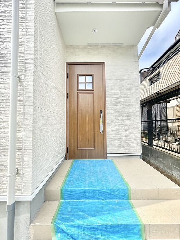 【玄関】大切な家族、来客を出迎える玄関。